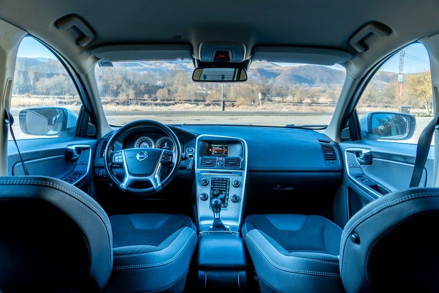 Noleggio a lungo termine Volvo Xc60 B4 automatico Essential N1 interni