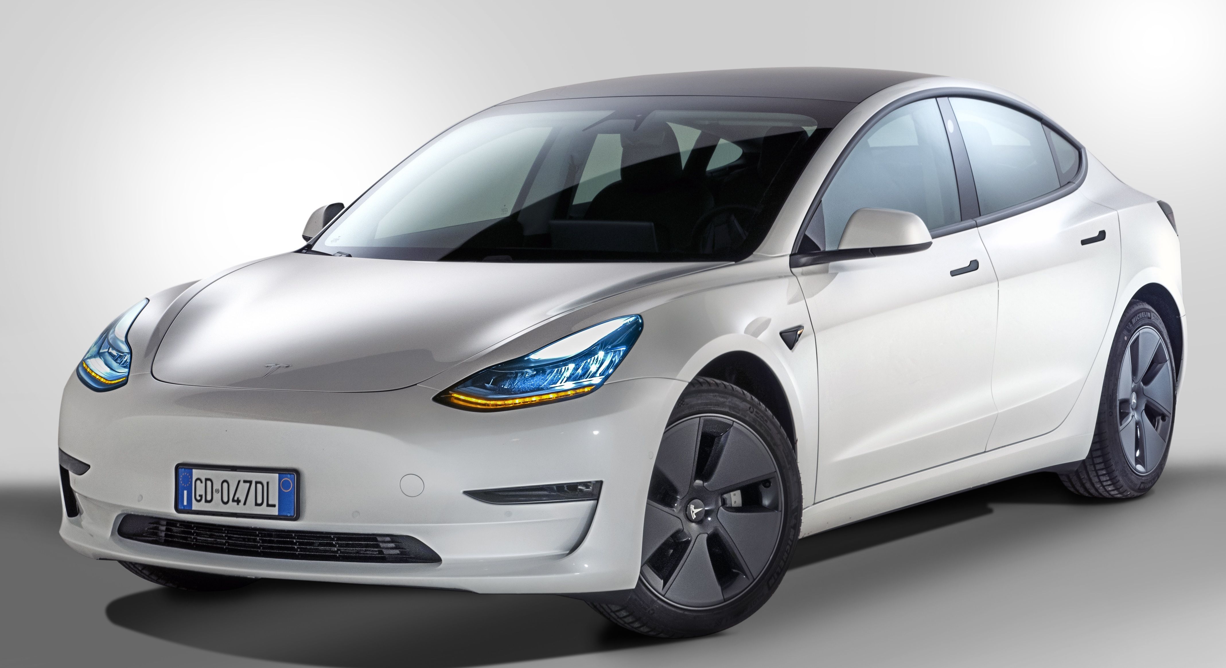 Tesla Model 3 75 kWh Long Range Dual Motor AWD noleggio a lungo termine